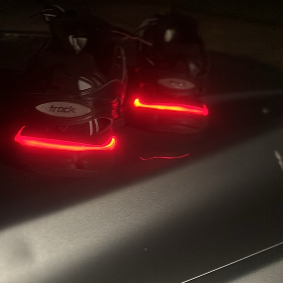 They aren’t new been worn 4 times just wanna get rid of em fr - Picture 2 of 6